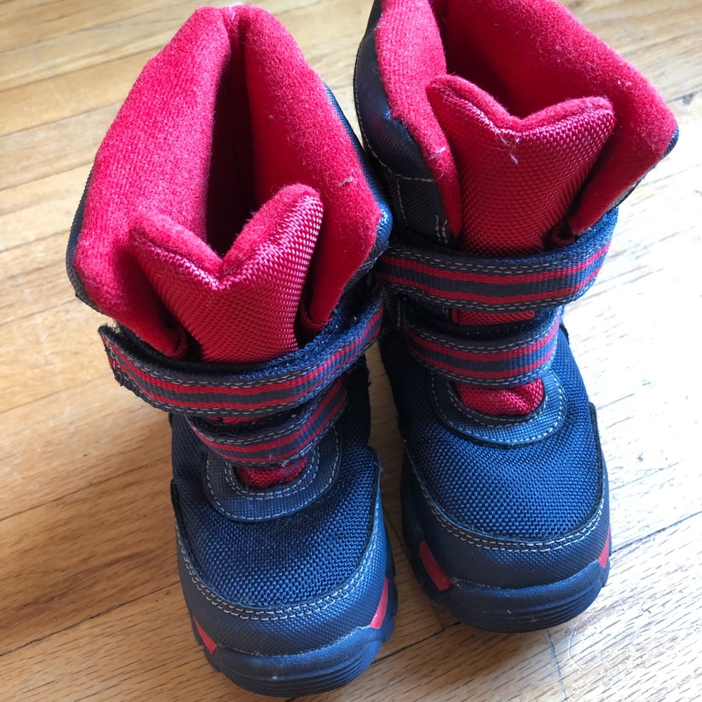 OshKosh b’Gosh boots. Size 8. Like new.